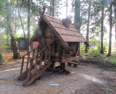 Деревянная избушка на курьих ножках 200х200 см