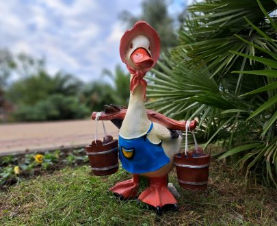 Садовая фигура Гусыня  с ведрами 40х23х60 см