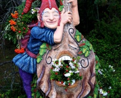 Скульптура Эльф с альтом (цветник три кашпо)