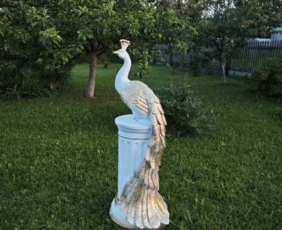 Скульптура золотой Павлин на колонне 125х48 см