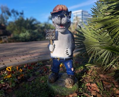 Садовая фигура Волк  "заходи гость дорогой" 75х49 см