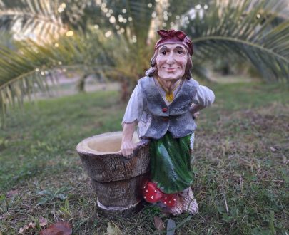 Садовая фигура Баба Яга со ступой 50х42х30 см