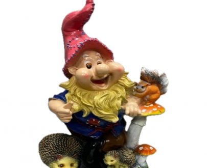 Садовая фигура гном с ежами и белкой 76х50 см