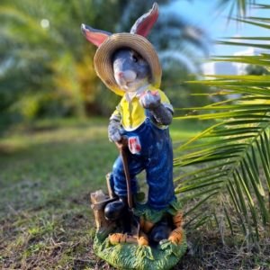 Садовая фигура Заяц Дачник с бабочкой, 50х24х20 см