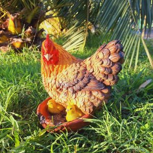 Садовая фигура Курочка с цыплятами в горшочке, 24х22 см.