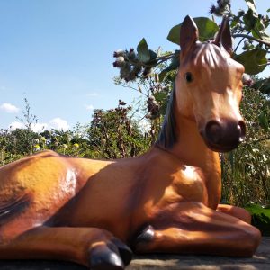 Садовая фигура Лошадь лежит, 33х45 см.