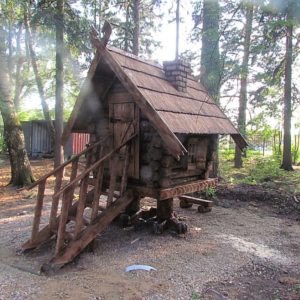 Деревянная избушка на курьих ножках 200х200 см