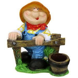 Садовая фигура Садовод у забора 58х50 см.