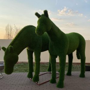 Топиарная фигура Лошадь, 195 х 255 х 75 см.