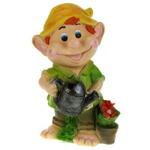 Садовая фигура Гномик с лейкой и горшком цветов 24х15 см.