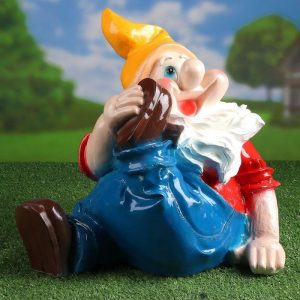 Садовая фигура Гном сидячий 46х39 см.