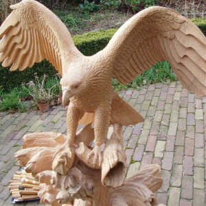 Деревянная скульптура Орёл 130х100х193 см.