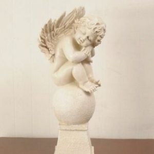 Садовая фигура Ангел на шаре маленький, 38х19 см.