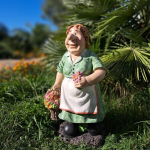 Садовая фигура Хозяйка 66х32 см.
