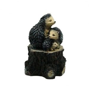 Садовая фигура  Ежи семья на пне 45 х 28 см