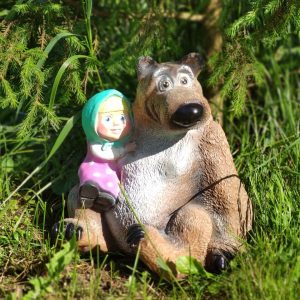 Садовая фигура Девочка с медведем 30х40 см.