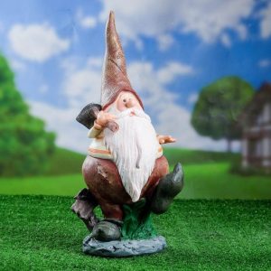 Садовая фигура Гном островерхий с мотыгой 45х28 см.