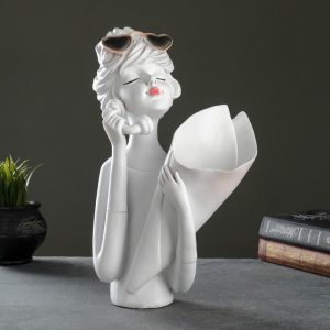 Ваза "Девушка с телефоном"  42Х34Х15 см