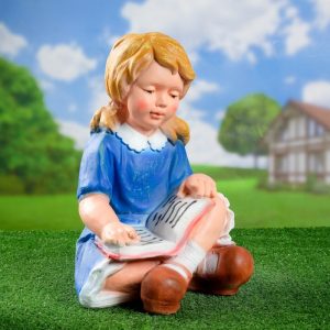 Садовая фигура Девочка с книгой 45х35 см