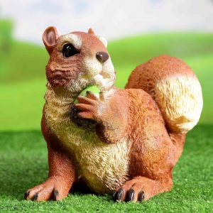 Кашпо Белка с орехом