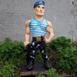 Садовая фигура Морской пехотинец  96х55 см