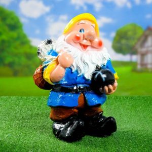 Садовая фигура Гном с мячиками 30х20 см.