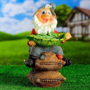 Садовая фигура Гномик на мешках с поилкой, 34х20х18 см.