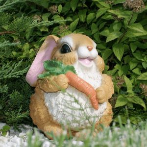 Садовая фигура Заяц с морковкой, 20х16 см.