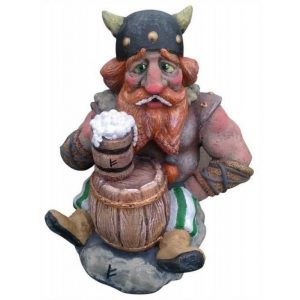 Садовая фигура Викинг с кружкой пива, 29х26х25 см.