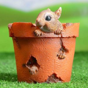 Кашпо Белка в горшочке лапки наружу