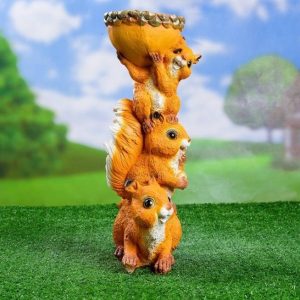 Садовая фигура Поилка с белками, 38х25 см.