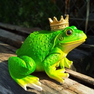 Садовая фигура Лягушка-царевна с короной, 20 см.