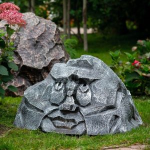 Декоративная крышка на люк Камень с лицом, 60х40х75 см.