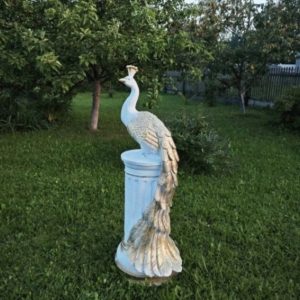 Скульптура золотой Павлин на колонне 125х48 см