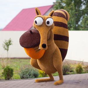 Топиари Белка с орехом 200x110x190 см