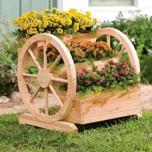 Деревянная цветочница с тремя кашпо