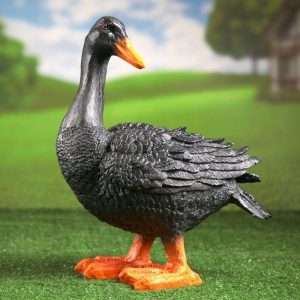 Садовая фигура Гусь черный, 50 см.