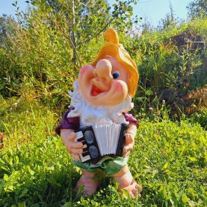 Садовая фигура Гномик с гармошкой 33х68 см.