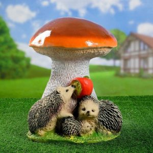 Садовая фигура Гриб с ежами и яблоком средний, 45 см.