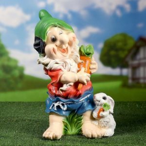 Садовая фигура Гном с морковкой и зайцем 55х30 см.