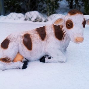 Садовая фигура Теленок лежит, 31х56 см.