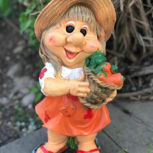 Садовая фигура Девочка-гном с морковкой 39см