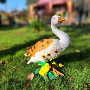 Садовая фигура Утка сидит с утятами большая 50 х 55 х 30 см