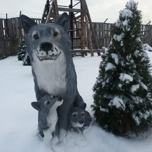 Садовая фигура Волчица с волчатами, 96х50 см.