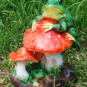 Садовая фигура Мухоморы с лягушками, 38 см.