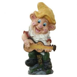 Садовая фигура Гном с гитарой сидячий 22х42 см.