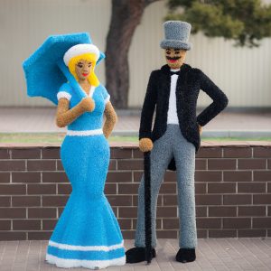 Топиари Композиция цветная дама и джентельмен с тростью