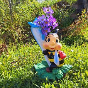 Садовое кашпо для цветов Пчела у цветка, 52х40 см.