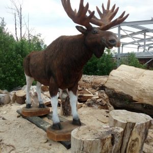 Деревянная скульптура Лось 260 x 120 x 250 см
