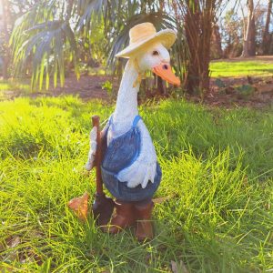 Садовая фигура Гусь дачник с лопатой 38х20х15 см